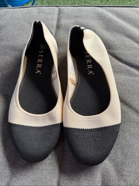 SERRA Two-Tone Cream and Black Knit Ballet Flats